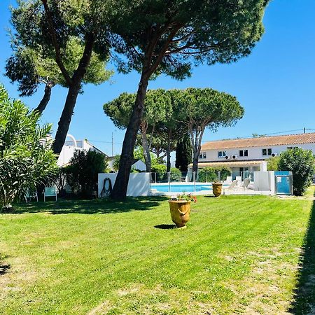 Artemia Aigues-Mortes - Hotel Avec Piscine Exteriör bild