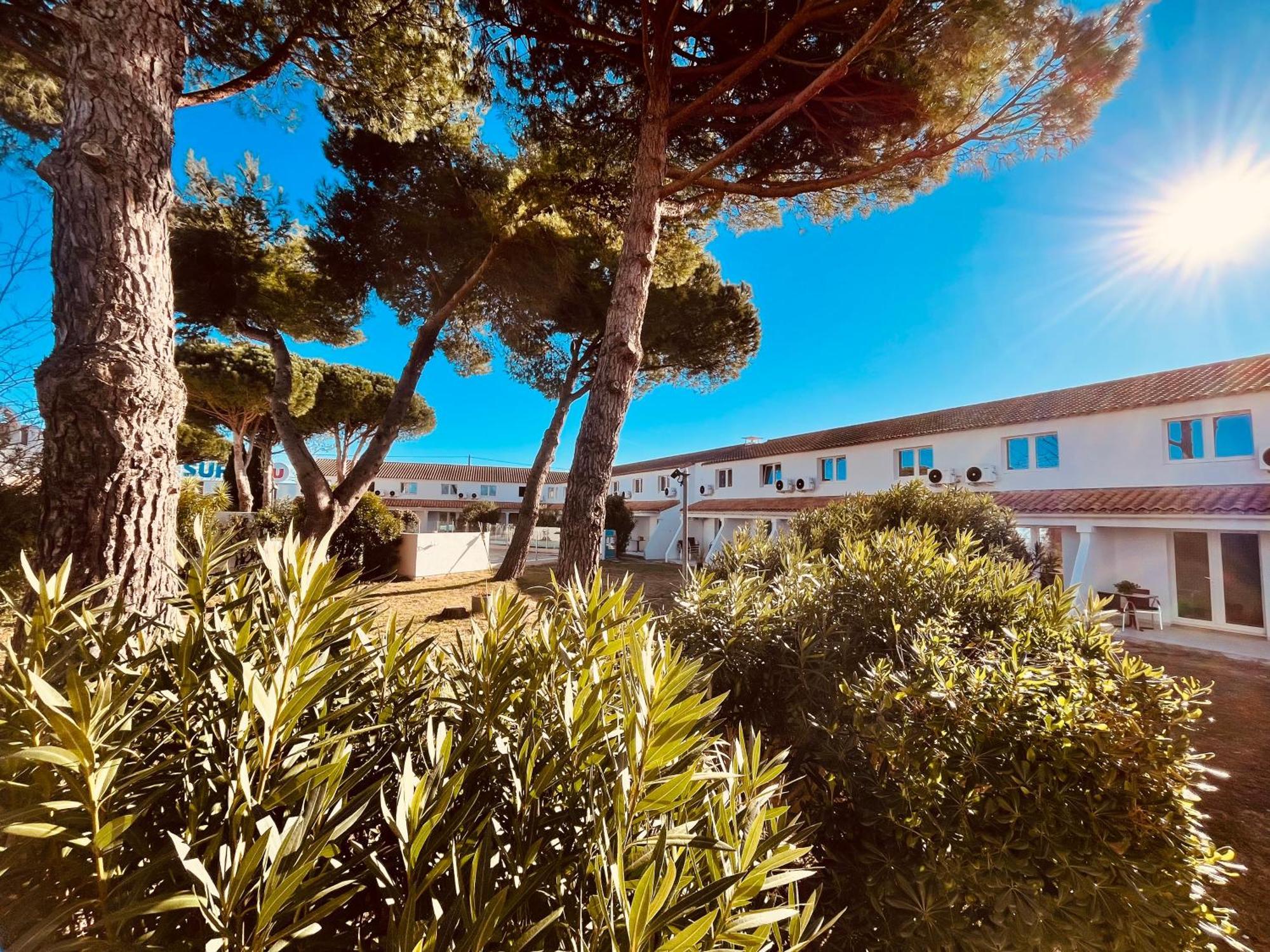 Artemia Aigues-Mortes - Hotel Avec Piscine Exteriör bild