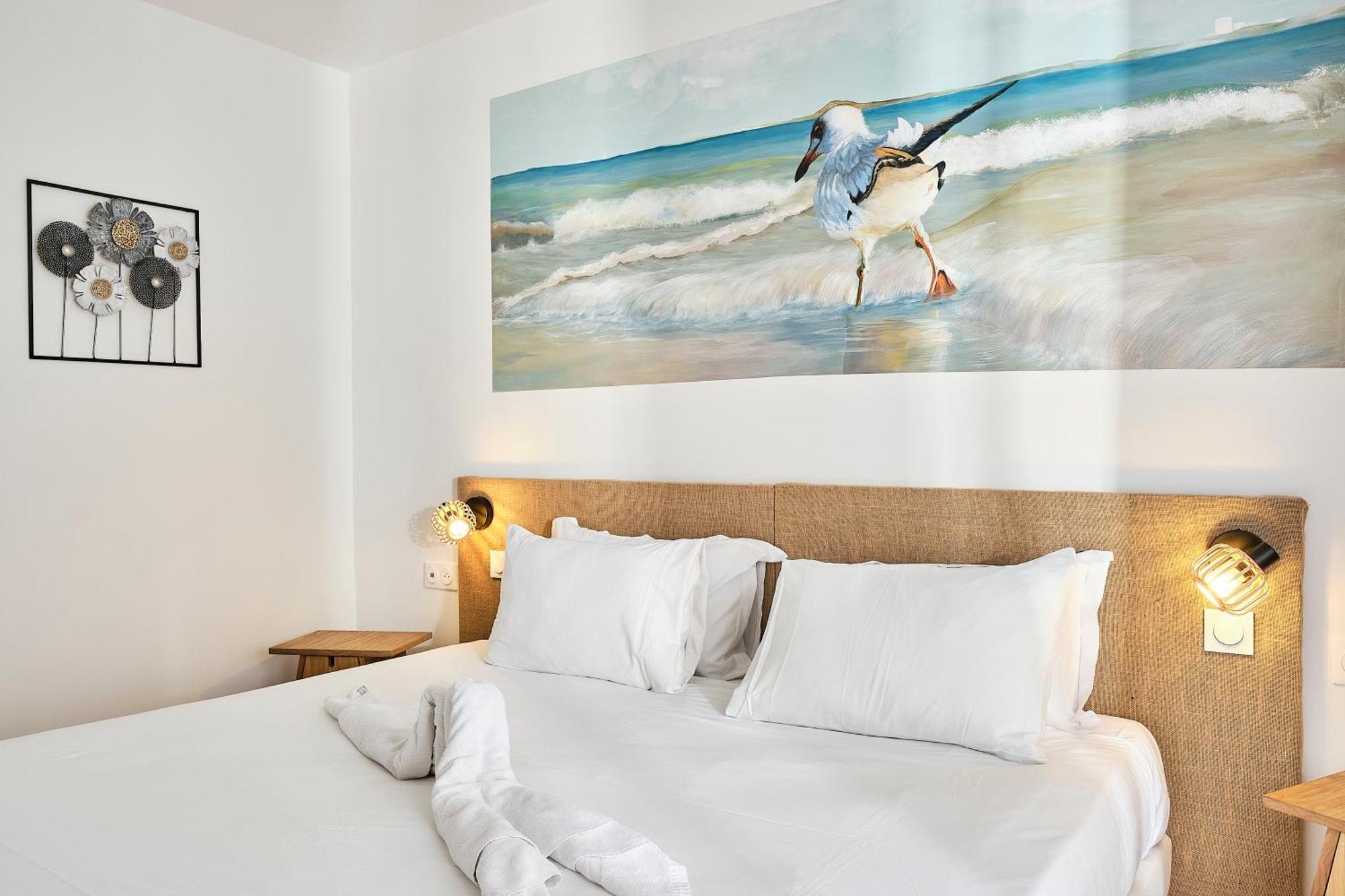 Artemia Aigues-Mortes - Hotel Avec Piscine Exteriör bild