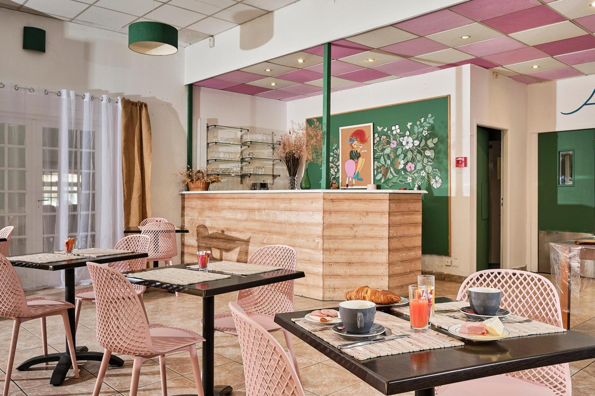 Artemia Aigues-Mortes - Hotel Avec Piscine Exteriör bild