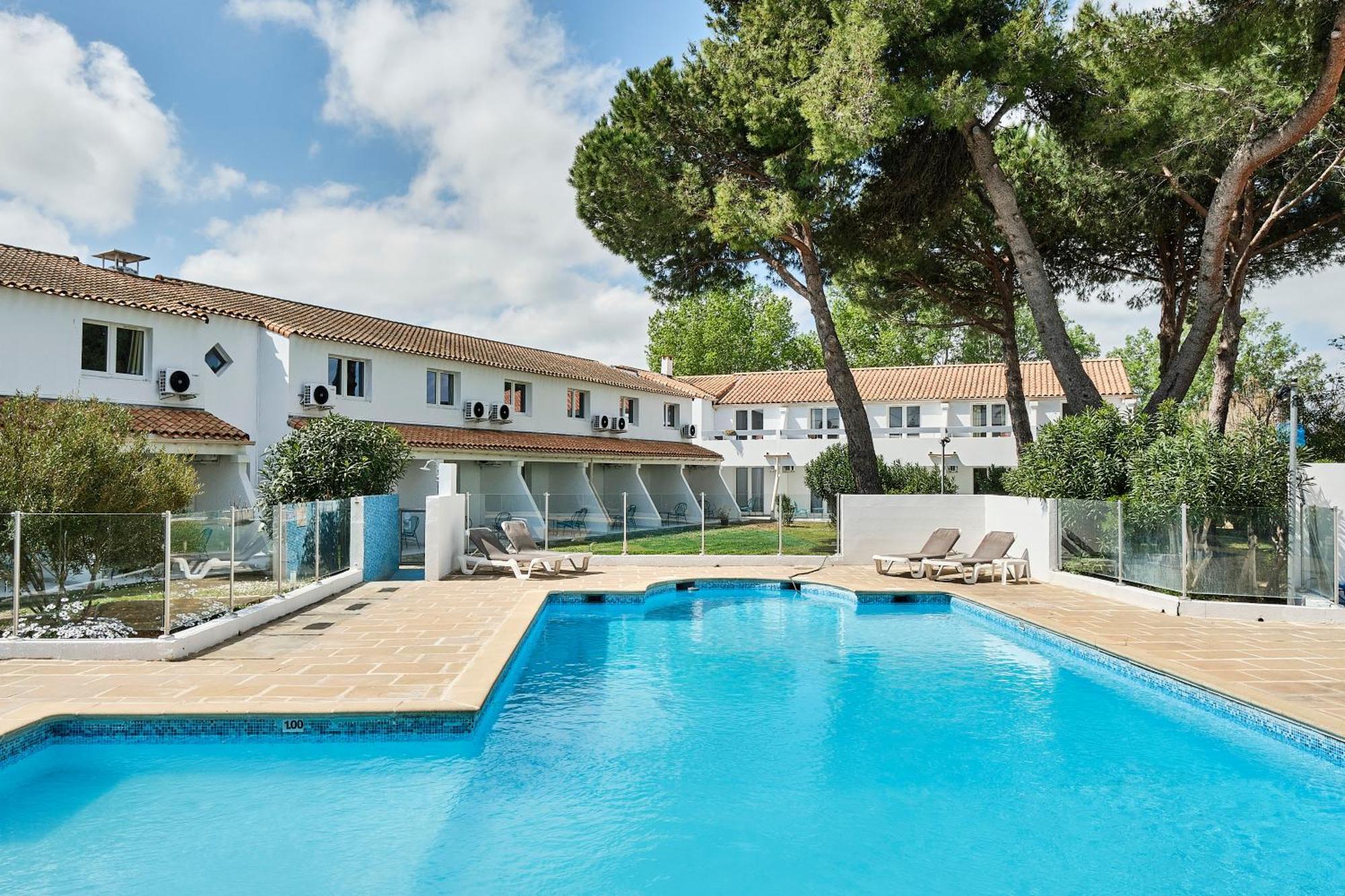 Artemia Aigues-Mortes - Hotel Avec Piscine Exteriör bild
