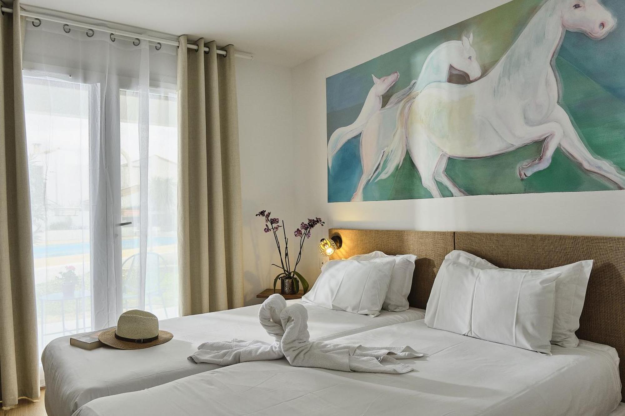 Artemia Aigues-Mortes - Hotel Avec Piscine Exteriör bild