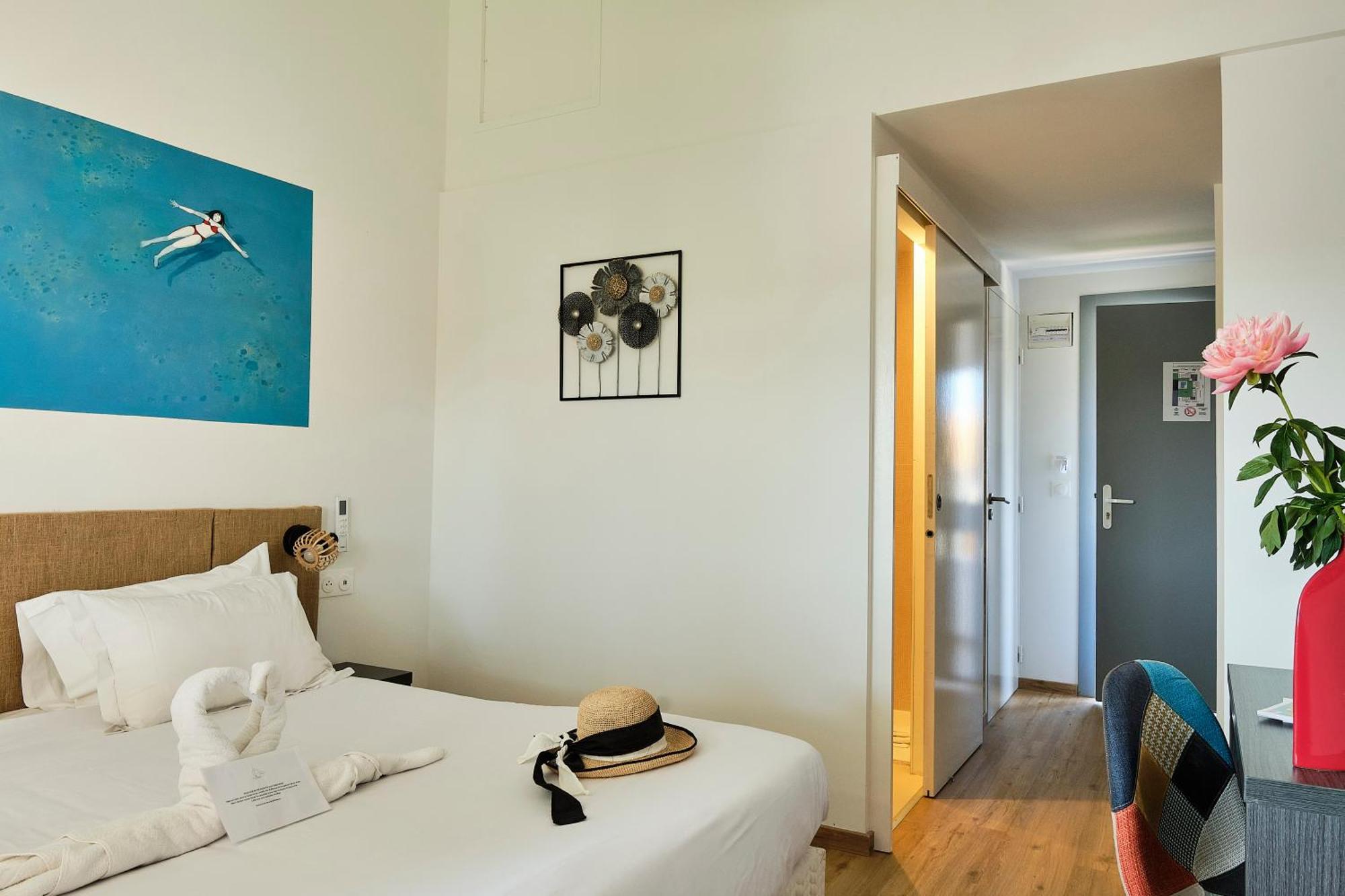 Artemia Aigues-Mortes - Hotel Avec Piscine Exteriör bild