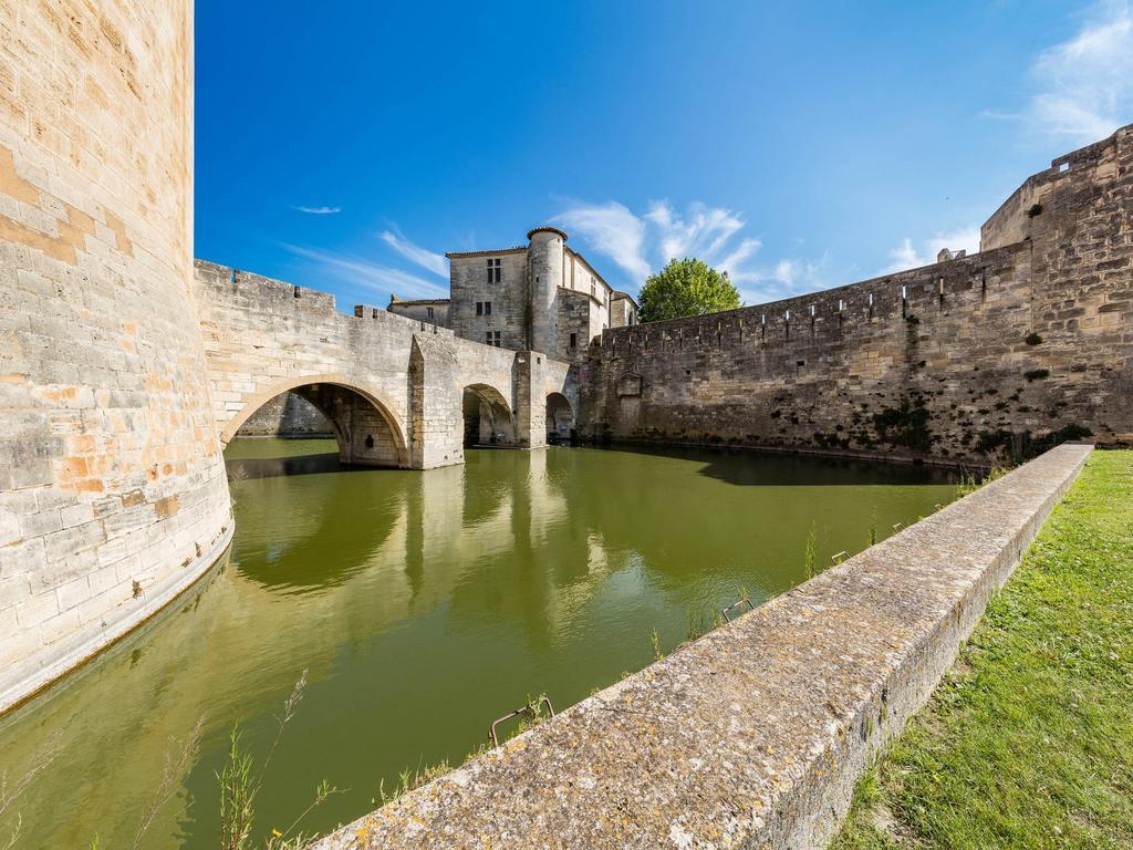 Artemia Aigues-Mortes - Hotel Avec Piscine Exteriör bild
