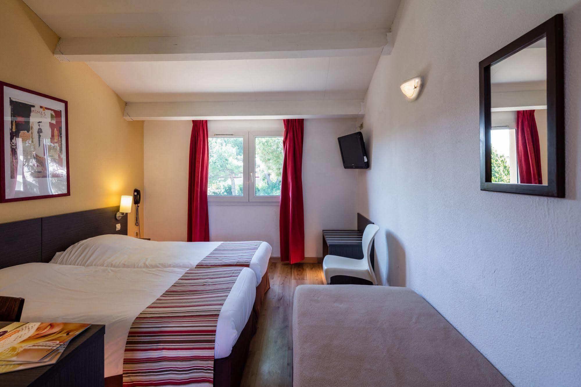 Artemia Aigues-Mortes - Hotel Avec Piscine Exteriör bild