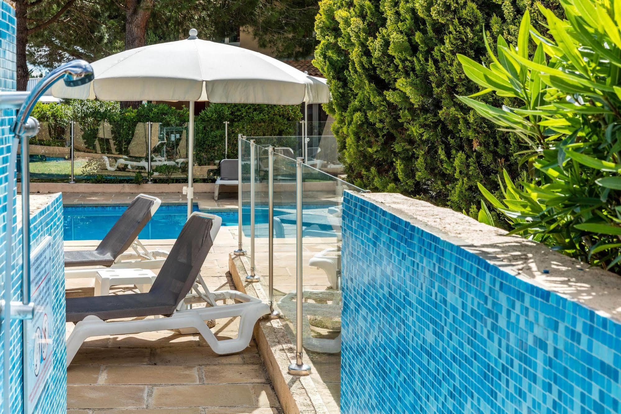 Artemia Aigues-Mortes - Hotel Avec Piscine Exteriör bild