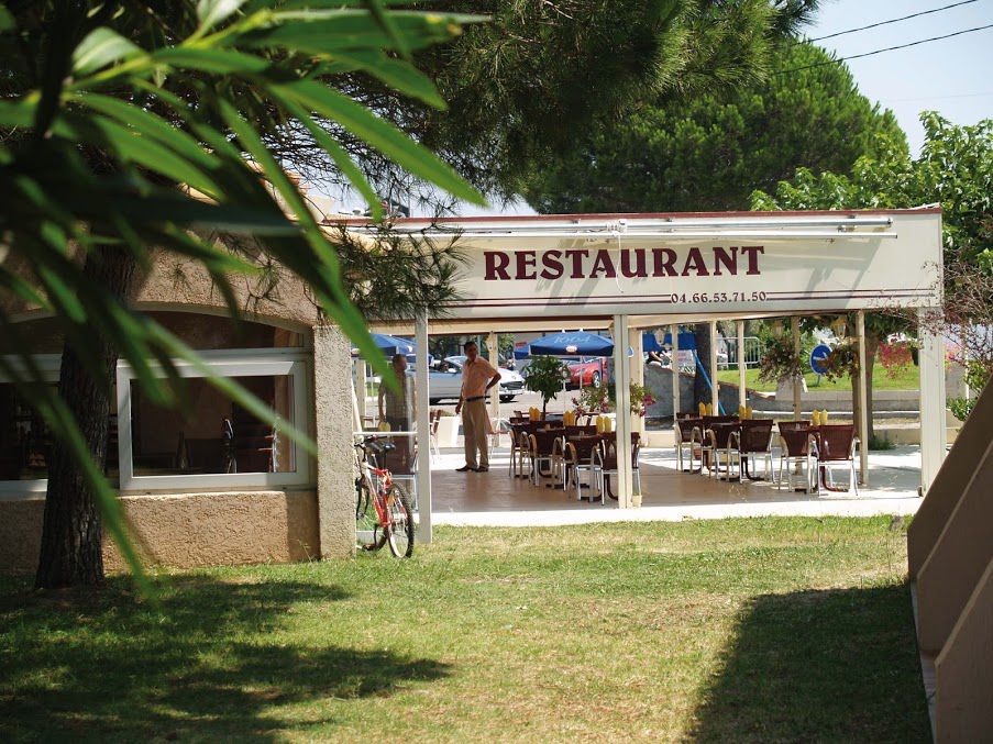 Artemia Aigues-Mortes - Hotel Avec Piscine Exteriör bild